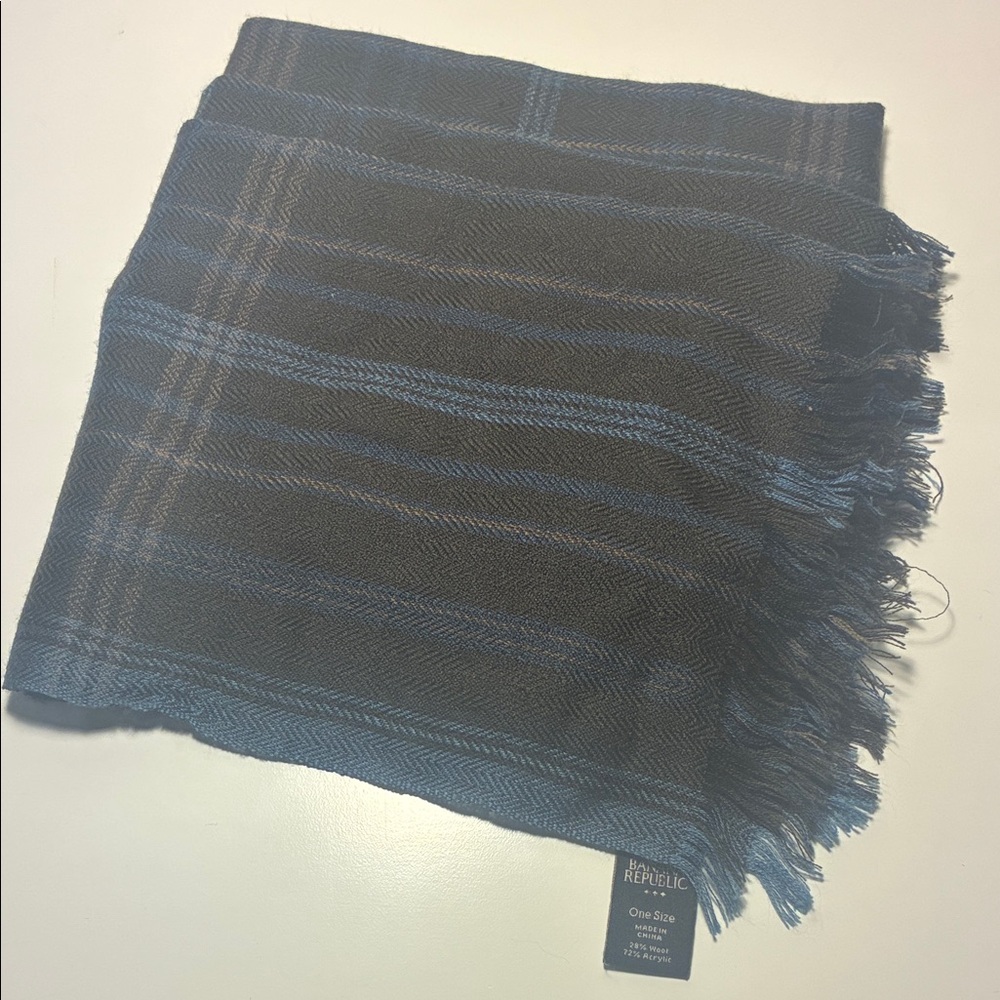 Banana Republic Men’s Blue and Brown Lightweight Scarf